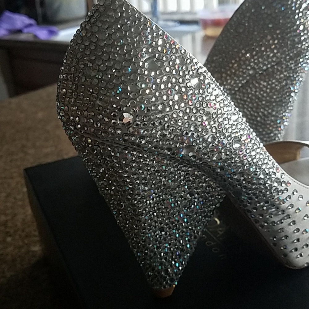 Shoes - Picture 3 of 4